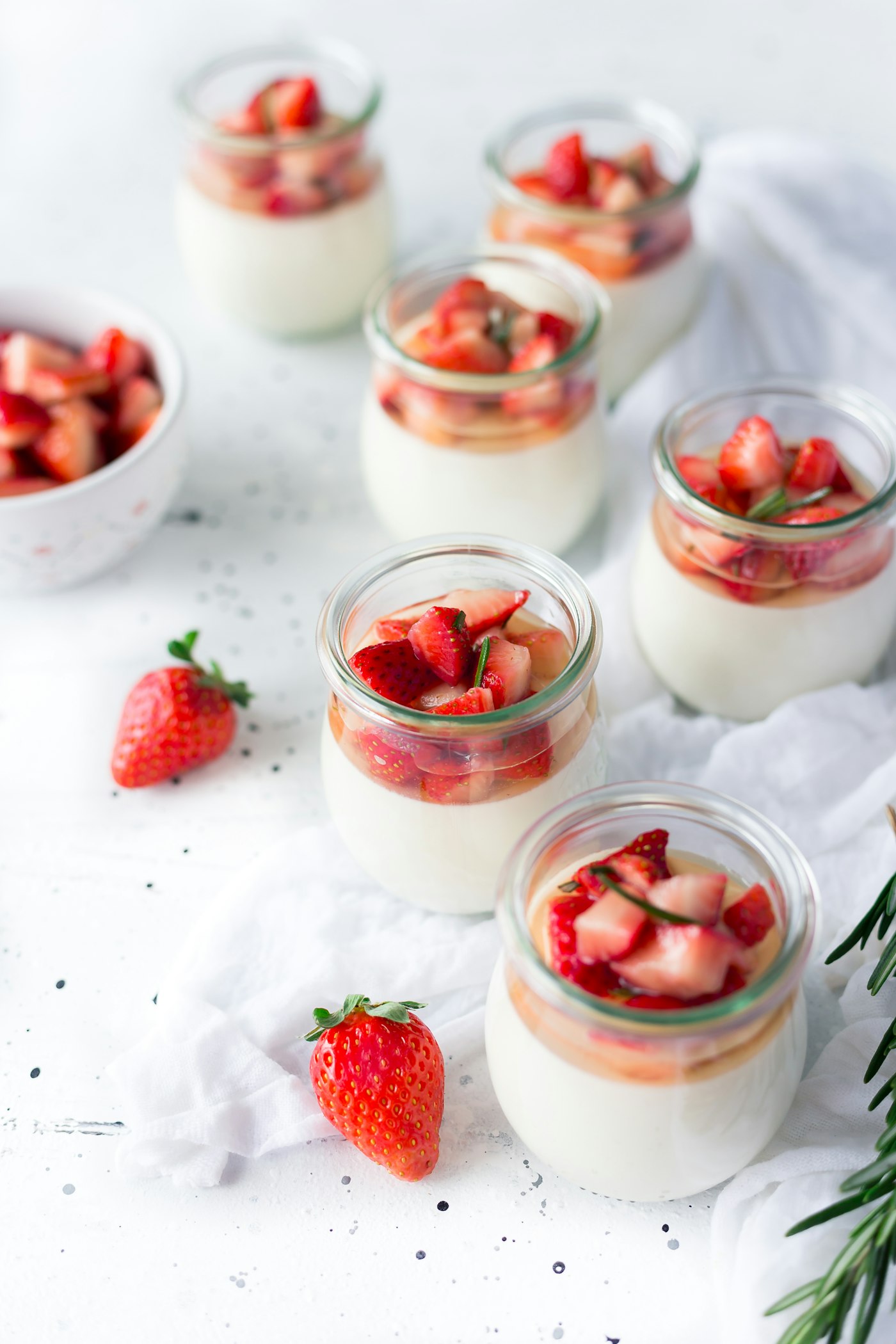 Berry Yogurt Breakfast Parfaits